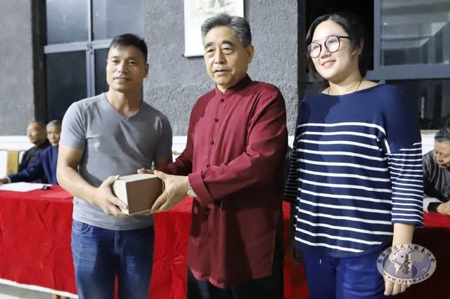 陈家沟陈氏太极拳协会成立基金会 义拍慰问帮扶陈家沟贫困家庭(配图)