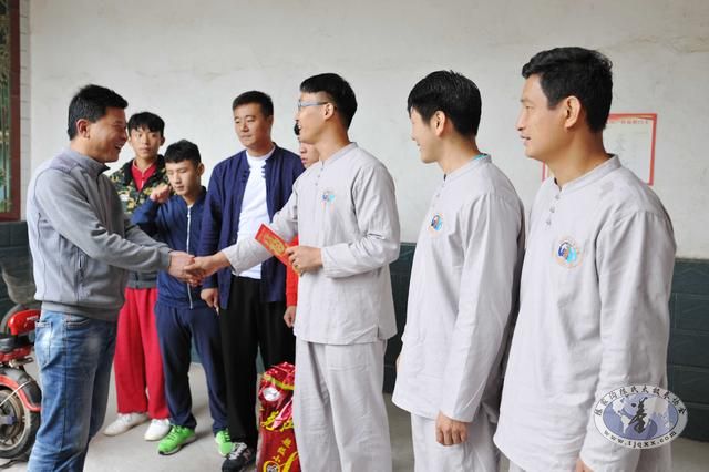 陈家沟陈氏太极拳协会成立基金会 义拍慰问帮扶陈家沟贫困家庭(配图)