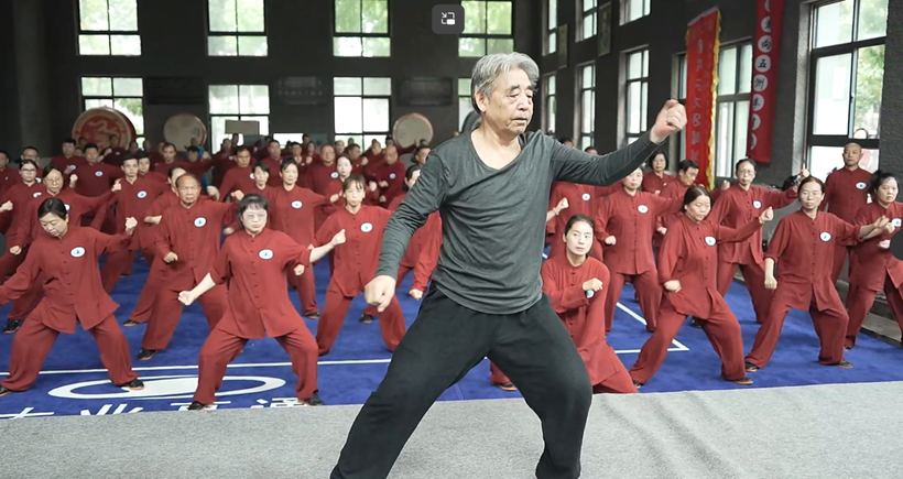 配图
