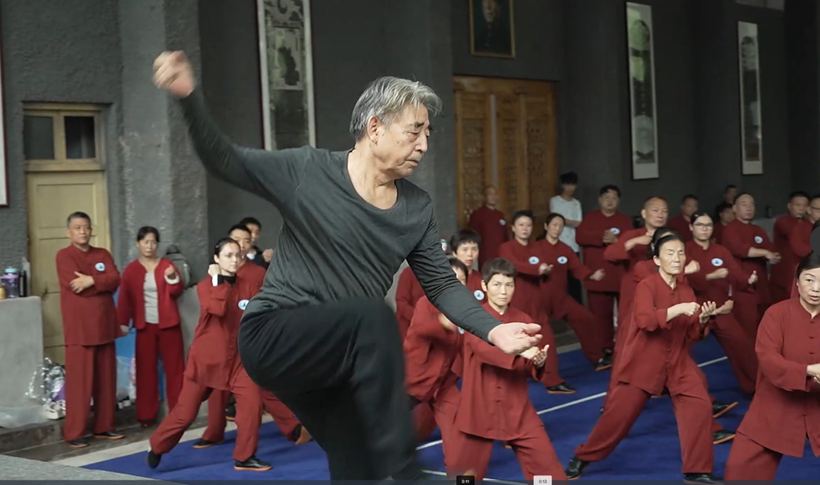 配图