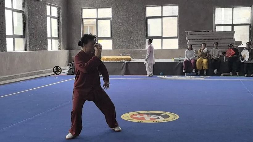 配图