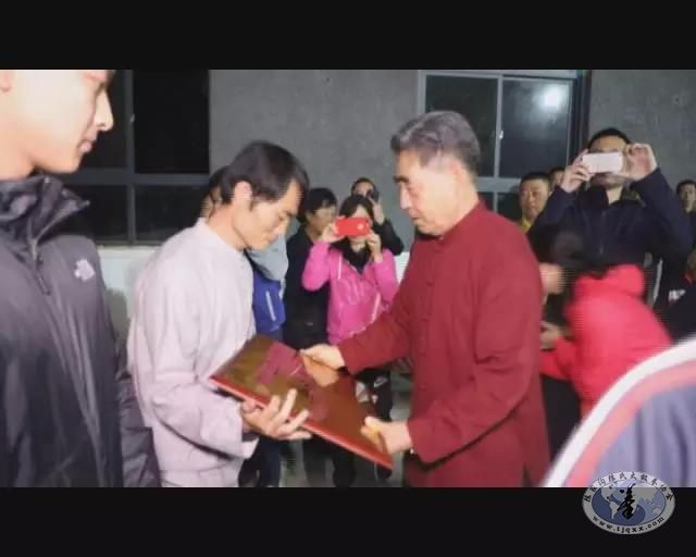 陈家沟陈氏太极拳协会基金会揭牌仪式暨各地分会授牌仪式举行(配图)
