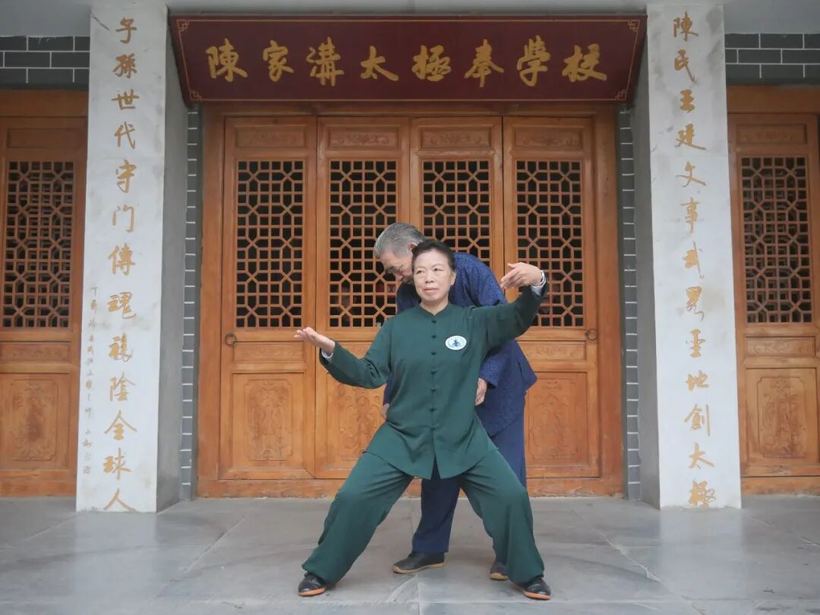 陳家濞太揺奉學校
子孫世代守门傳理禪陰金球人
陳民王建久事武