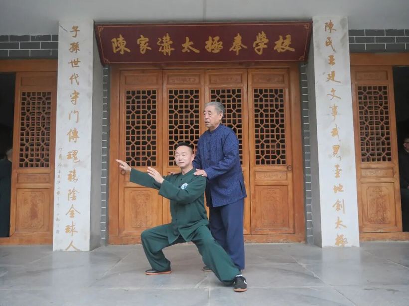 陳家濞太揺奉學校
子孫世代守门傳瓼穢陰金球人
陳氏王延久享臧