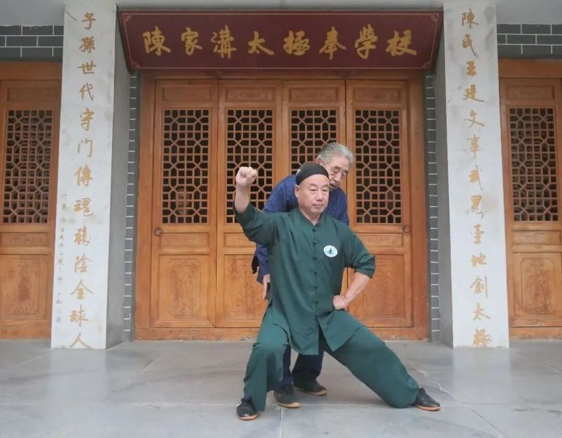 陳家濞太揺奉學校
子孫世代守门傳瓼穢陰金球人
陳氏王延久享臧