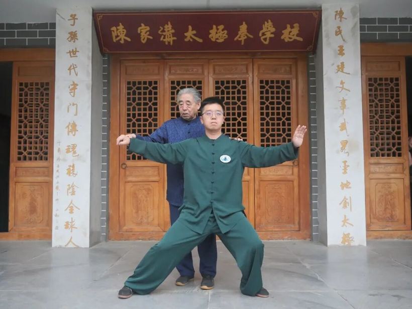 陳家濞太揺奉學校
子孫世代守门傳瓼穢陰金球人
陳氏王延久享臧