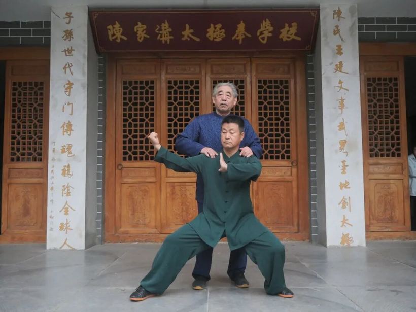 陳家濞太揺奉學校
子孫世代守门傳瓼穢陰金球人
陳氏王延久享臧