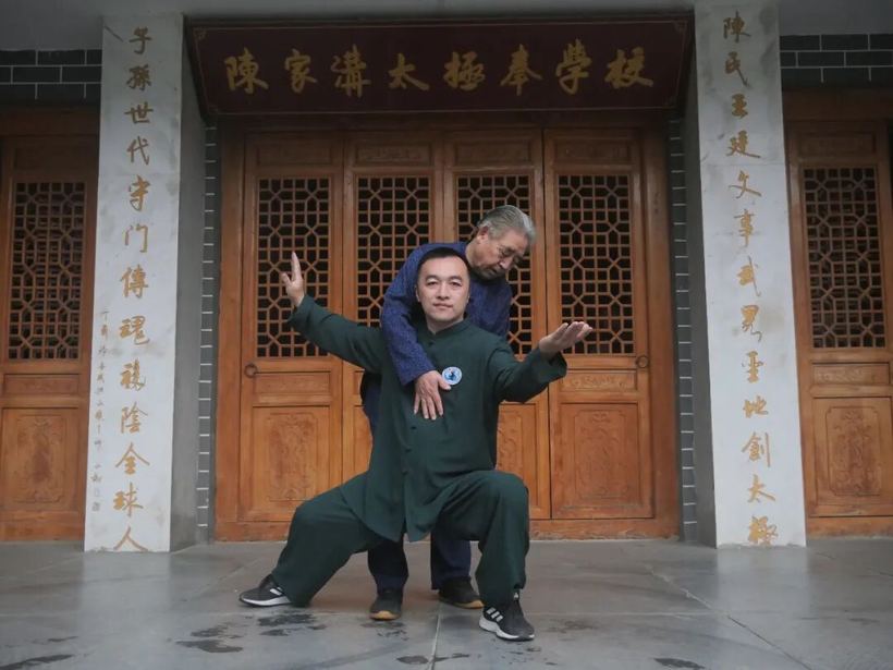配图
