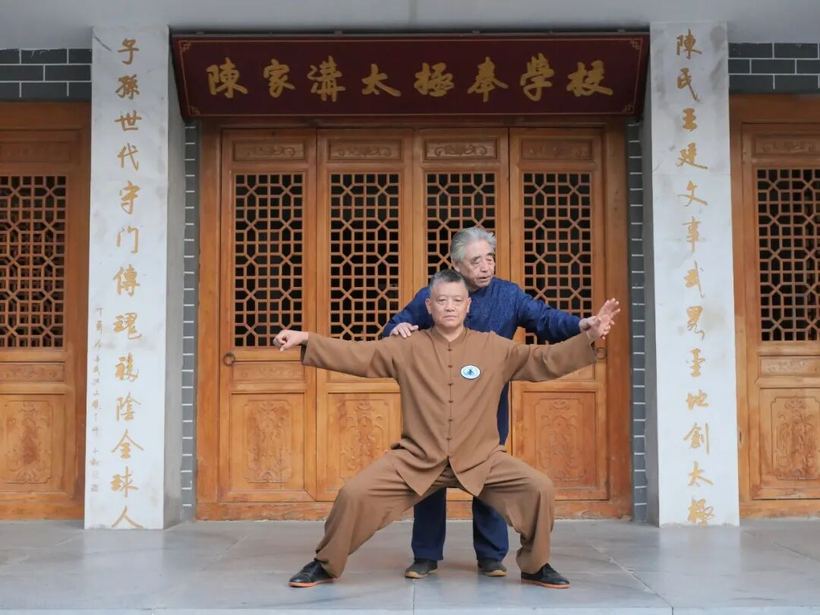 配图