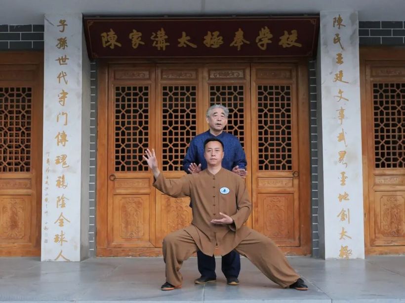 配图