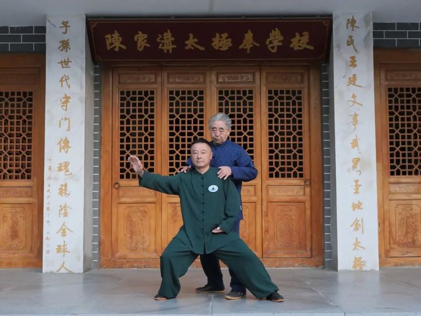 配图