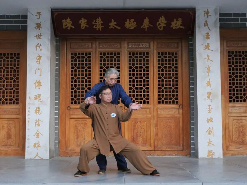 配图