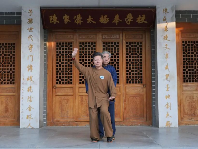 配图
