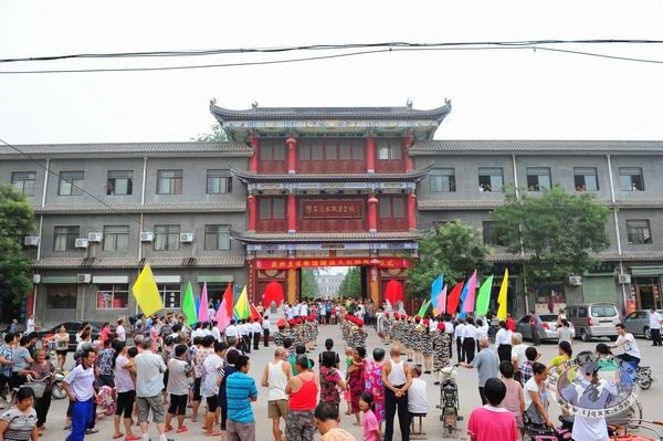 泉州太极拳馆赠送给陈家沟太极拳学校的石狮揭纱仪式（配图）